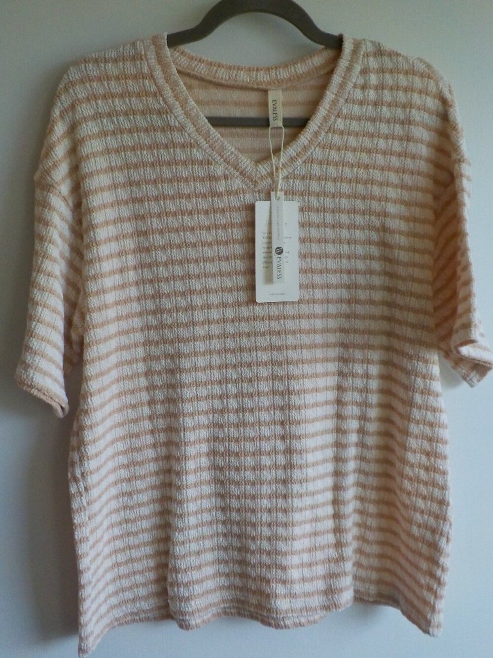 Evaless Blouse Top - Medium - NWT - Tan/White Short Sleeve V-neck (2490)